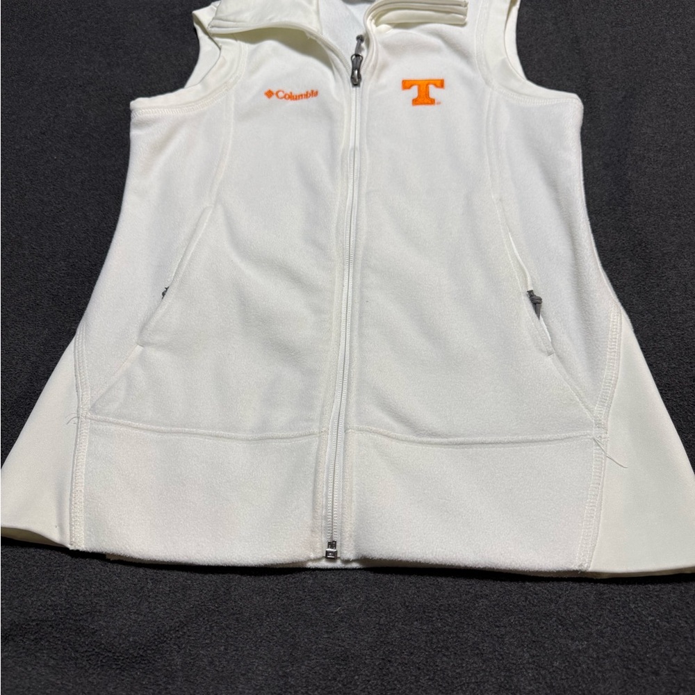 Columbia Cream Vest with Blue Accent